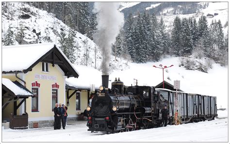 Mh Der Pinzgauer Lokalbahn Mit Dem Fotozug Sdz Von Zell Am See