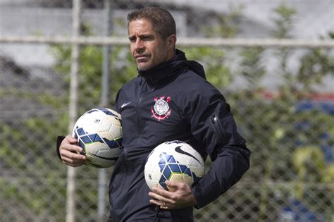 Corinthians anuncia Sylvinho como novo treinadorJogada 10 Últimas