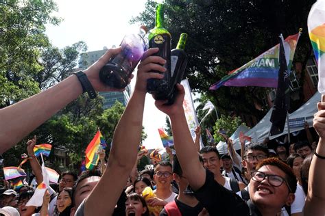 Taiwan Legalizes Same Sex Marriage