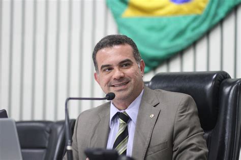 Elmano sanciona lei do deputado Simão Pedro que inclui a Festa de Nossa