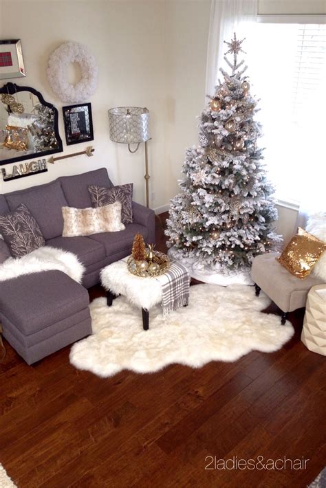 20++ Small Apartment Christmas Decorating Ideas - HOMYHOMEE