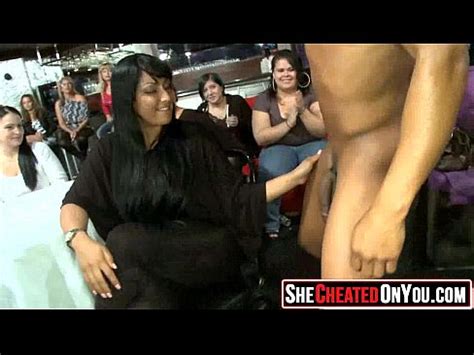 Orgía impresionante en el club con perras calientes XVIDEOS