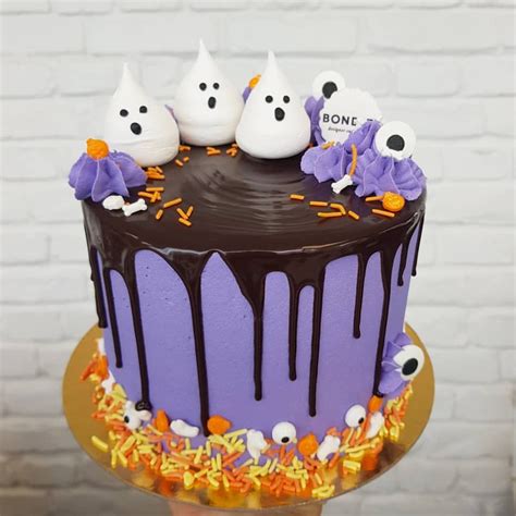 Bondie Designer Cupcakes on Instagram: “🎃Tonight's AUCTION CAKE 👻 🎂15cm ...