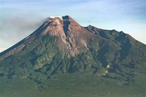 Merapi Erupsi! Ini Sejarah Letusan Gunung Merapi Tahun ke Tahun ...