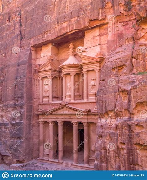 Petra La Capital Del Reino De Nabatean El Sitio Arqueol Gico Famoso En