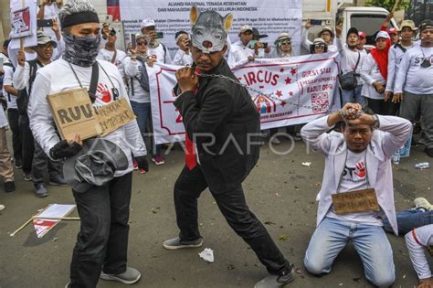 Tenaga Medis Tolak Ruu Kesehatan Omnibus Law Antara Foto