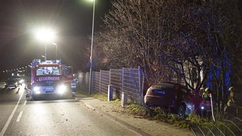 Auto Prallt Gegen Kleinlaster Fahrer Verletzt Aachener Zeitung