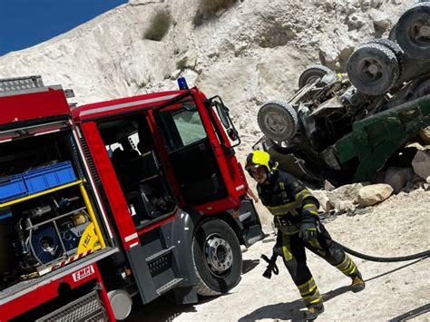 Un Barbat A Murit Dupa Ce Autocamionul Pe Care Il Conducea A Cazut