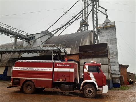 Bombeiros de Arroio do Tigre são chamados para combater incêndio em Tunas