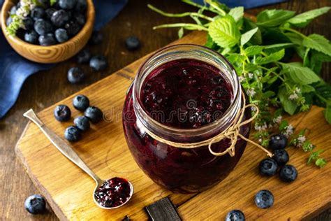 Les Confitures Faites Maison Organiques Confiture De Myrtilles Dans Un