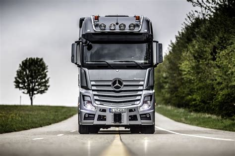 Mercedes Truck Wallpaper Mercedes Truck Mercedes Benz Trucks