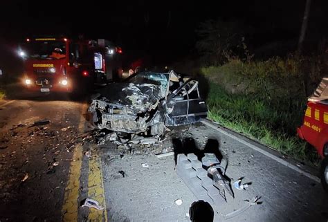 Batida Entre Carros Deixa Um Morto E Tr S Feridos Na Br Em Juiz De