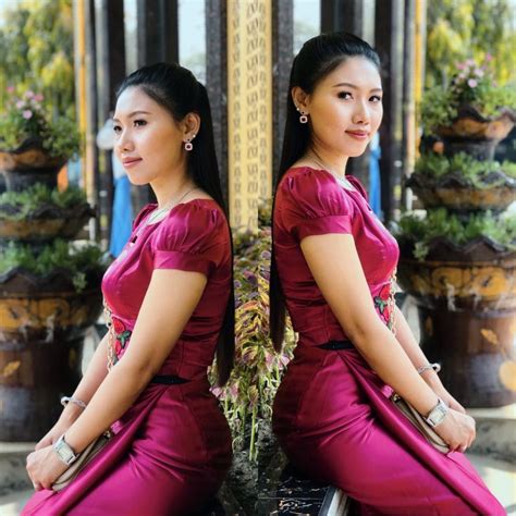 Pin Von Thaethae Sheli Auf Myanmar Traditional Dresses