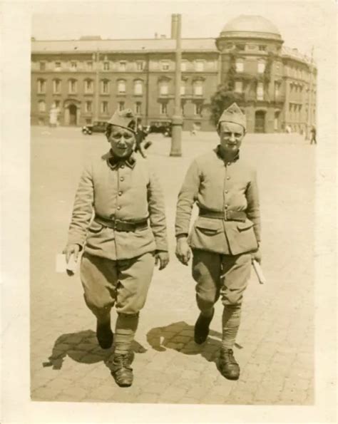 MILITAIRE CARTE PHOTO de soldats du 3 ème Régiment Guerre 1939 1944