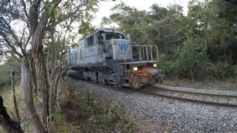 Trem Vazio Em Forma O Locotrol Subindo Morro Em For A Total Na Rota Do