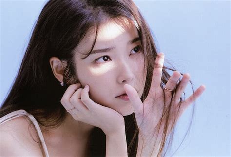 Iu K Pop Asian Simple Background Hd Wallpaper Wallpaperbetter