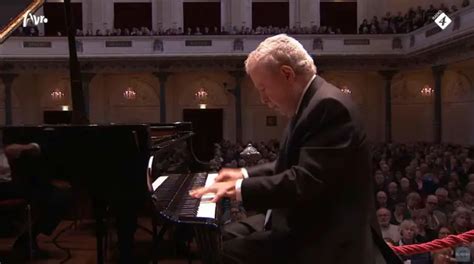 Schumann: Piano Concerto [Khatia Buniatishvili, hr-Sinfonieorchester ...