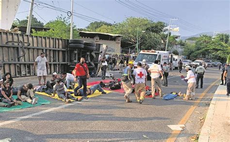 Periodista Rompe En Llanto Al Reportar Accidente En Chiapas Que Dejó 55