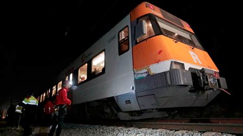 Accidente Un Choque Frontal De Dos Trenes En Barcelona Causa Un Muerto