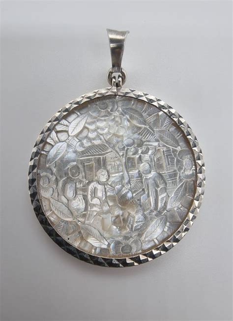 Pendant Mother Of Pearl Genre Scene China Qing Catawiki