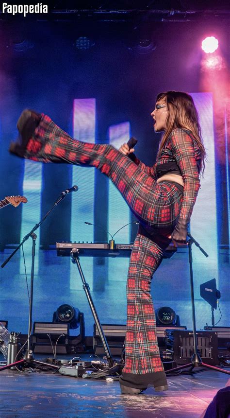 Lauren Mayberry Nude Leaks Photo Fapopedia