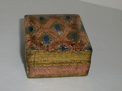 Vintage Italian Florentine Small Trinket Box Tole Gilt Wood Pink Gold