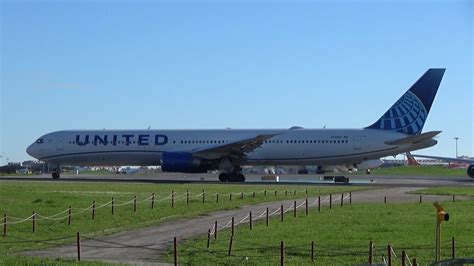 United Airlines Boeing Er N Cn New Colors