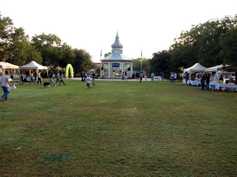 Main Plaza Boerne TX Setting Up Before The Walk To Benef Flickr