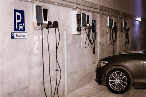 Cargador de estación de carga para coche eléctrico en estacionamiento