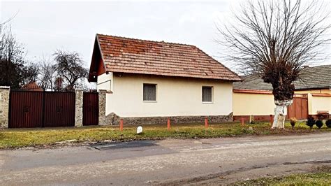 Casa Vila Cu 2 Camere De Vanzare In Halchiu Euro Dome Imobiliare