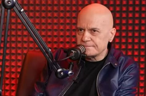 Слави припоти Тото, съжали, че го е повикал