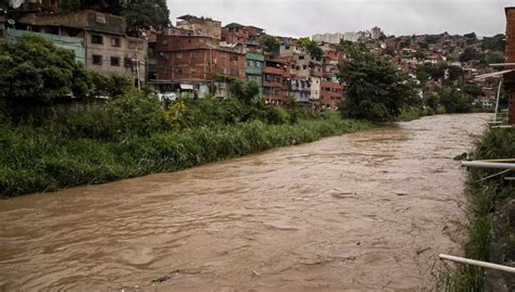 Autoridades Atienden Inundaciones En Caracas Tras Intensas Lluvias