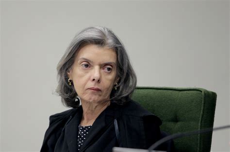 Cármen Lúcia quer tempo para decidir sobre impedimento de Gilmar Mendes