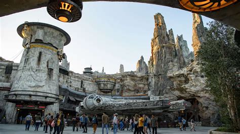 Star Wars: Galaxy’s Edge - Guide to Millennium Falcon: Smugglers Run ...