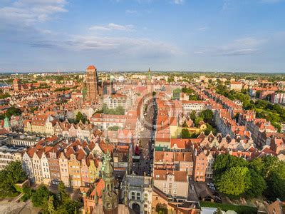 Gdańsk z lotu ptaka krajobraz starego miasta z widoczną bazylika