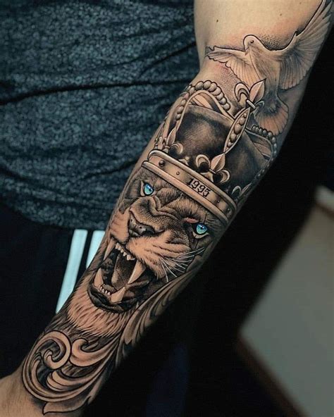 Pin By Gildeon Ashford On Decora O Chic Lion Forearm Tattoos Hand