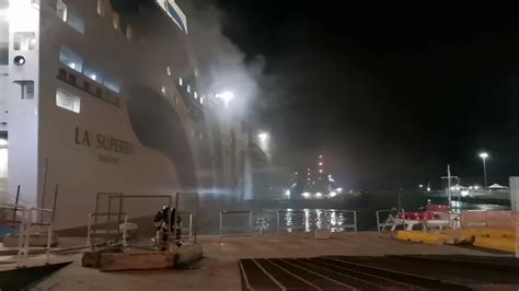 A Palermo Continua A Bruciare La Nave Superba Controllata Per Il