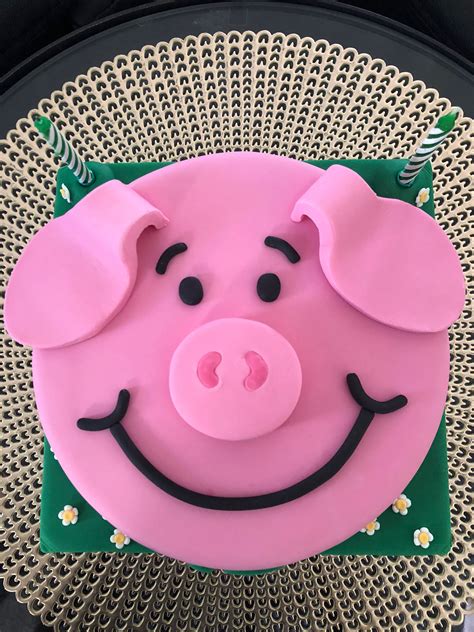 Percy Pig Cake | Pig birthday cakes, Pig cake, Percy pig