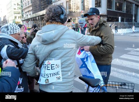 Manifestantes Pro Palestina Y Pro Israel Chocan En Una Manifestaci N