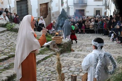 La Cuesta De La Romana De Candelario Alumbra El Nacimiento Del Ni O