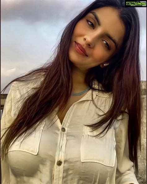 Anveshi Jain Instagram For Weight Free Easy Home Workouts And Yogaaa