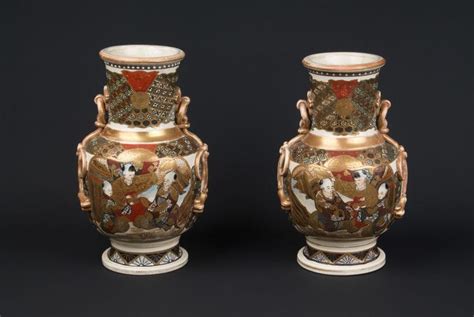 Japan Jh Vasen A Pair Of Japanese Satsuma Pottery Vases