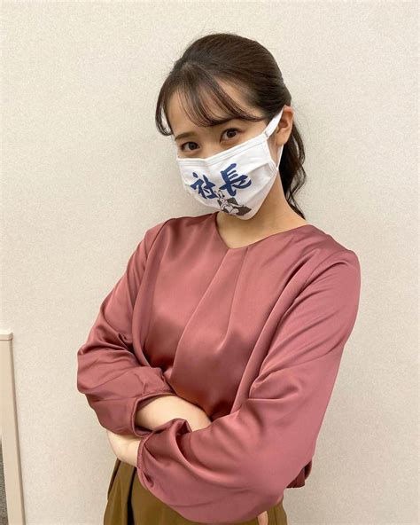 島津咲苗さんのインスタグラム写真 島津咲苗instagram 「番組で紹介した「名刺マスク」 ユニークですね ´ ` 女社長風 マスク 名刺マスク 布マスク