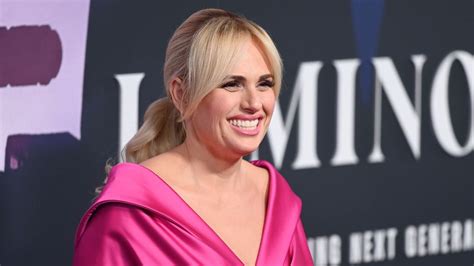 Autsch Rebel Wilson Zeigt Blutende Nase Nach Stunt Unfall