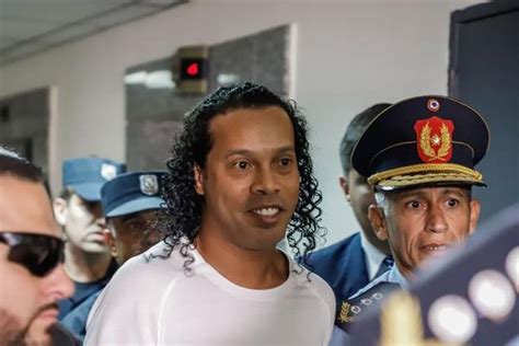 Ronaldinho Ga Cho Deixa A Cadeia E Tem Nova Audi Ncia A Justi A