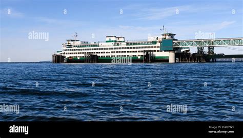 Rampe De Chargement Pour Car Ferry Banque De Photographies Et Dimages