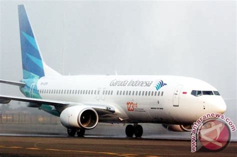 Garuda Tunggu Runway Bandara Tampapadang Meter Antara News