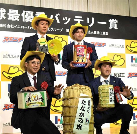 「2人で取れてうれしい」 Dena東と山本が最優秀バッテリー表彰式 カナロコ By 神奈川新聞