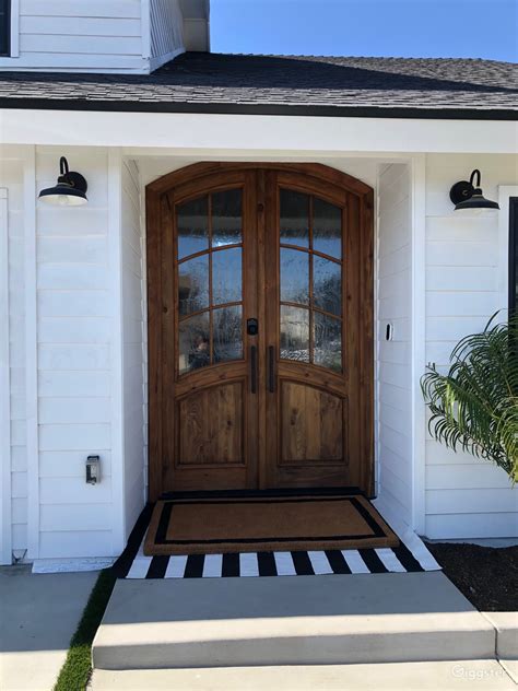 Modern Farm House | Rent this location on Giggster