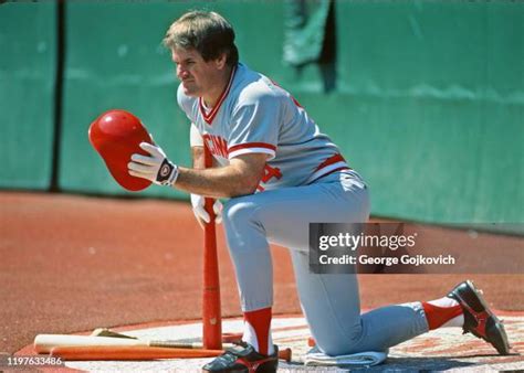 Pete Rose Batting Stance Photos And Premium High Res Pictures Getty